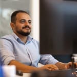 Dog statues in front of the Tractive logo